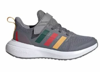 Angebote für Kinderschuhe zum Schulanfang (einschließlich Adidas, Below Armour, Nike, Jordans, Saucony und mehr!)