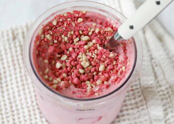 Erdbeereis – A Stunning Mess