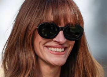 Die 5 Teile, die Sie brauchen, um dieses klassische französische Outfit perfekt hinzubekommen