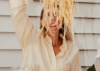 So veranstalten Sie eine zwanglose Dinnerparty und 5 Tipps für eine unkomplizierte Bewirtung | Wit & Delight