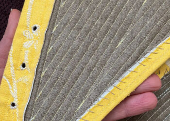 Das Cassandra Stays Sew-Alongside: Die Nahtzugaben festnähen