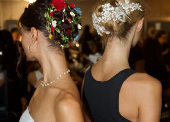 So gelingt der Haartrend „Romantic Parisian“ der NYFW