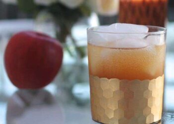 5 Halloween-Getränke für Erwachsene, die Sie in gruselige Stimmung bringen