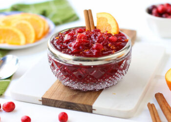 Die beste kohlenhydratarme Cranberry-Sauce (keto-, paläo- und diabetikerfreundlich)