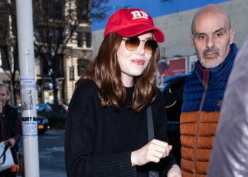 Emma Stone trug die beste Artwork von Denims, die sie mit Stiefeln kombinieren konnte