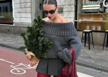 Überall tragen Modemenschen den Strumpfhosen-Development Nr. 1 des Winters