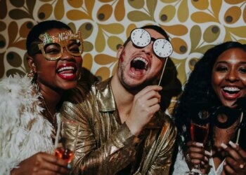 Plus-Dimension-Festtags-Occasion-Outfits, die beeindrucken