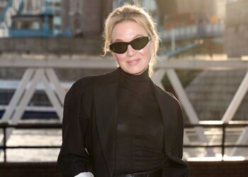 Renee Zellweger hat gerade die Leder -Capri -Hosen gemacht, die sich unglaublich cool anfühlen