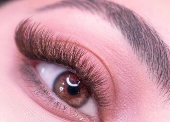 Augenbrauenlaminierung 101 mit Alyssa: Hinter erstklassiger Ästhetik!