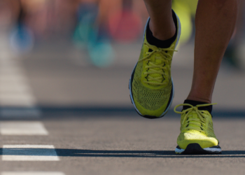 Fütterung in South Florida®, um den jährlichen Outrun Starvation 5K Miami im Tropical Park in Miami am Samstag, 15. Februar 2025, zu veranstalten