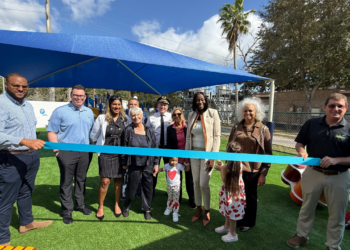 Broward Youngsters’s Heart enthüllt hochmoderne Spielplatz- und Basketballplatz