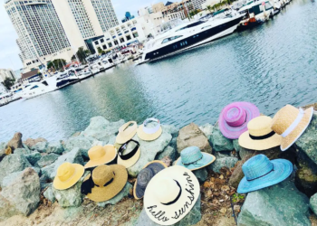 Die stilvollsten Hüte für große Köpfe und große Haare für den Sommer!