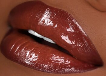 Die Lip Bar arbeitet mit Coco Jones für Lip Line zusammen