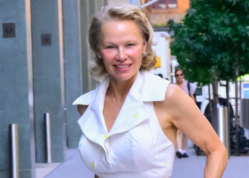 Pamela Anderson trug die Sommerschuhfarbe, die Sie noch nicht probiert haben