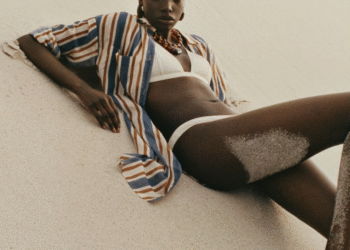 7 Stylish Garderobe Staples in jeder Kabinenbeutel jeder Modemänse in diesem Sommer