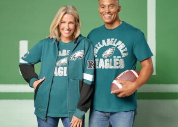 * HOT* NFL Offiziell lizenziertes T-Shirt und Full Reißverschluss-Hoodie-Set nur 53,48 $ verschifft!