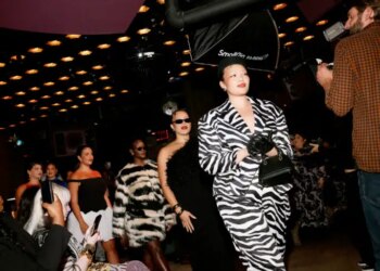 Warum der Zebra-Print für kurvige Frauen diesen Herbst ein Should-Have ist