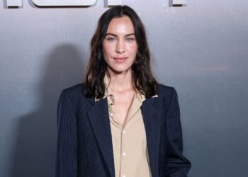 Alexa Chung hat gerade Turnschuhe von Sienna Millers Lieblingsmarke gestylt