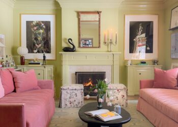 2 rosa Sofas, 1 riesiges Kunstwerk und alles andere, was ich in unserem Familienzimmer verändert habe | Witz und Freude