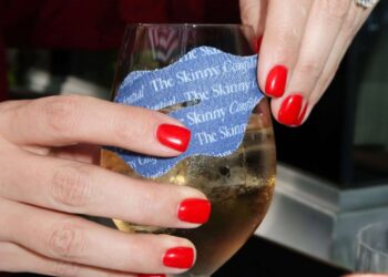 Warum jeder den Mund abklebt: Der 5-in-1-Magnificence- und Wellness-Hack