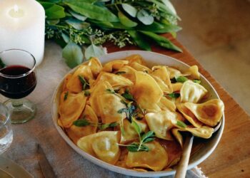 Kürbisravioli mit Salbei-Braunbutter (15-minütiges Feiertagsessen)