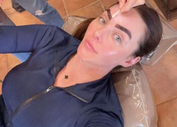 So entfernen Sie Augenbrauenfärbung, wenn Sie zu hart vorgegangen sind