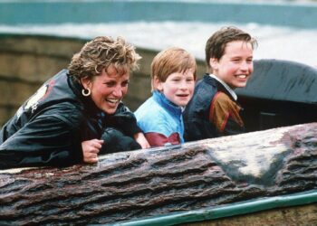 Vier lustige Dinge | Tasse Jo