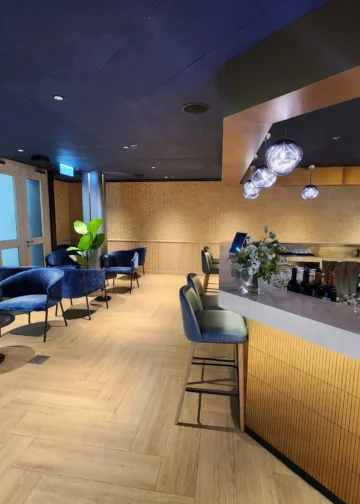 So erhalten Sie Zugang zu den Precedence Cross Lounges