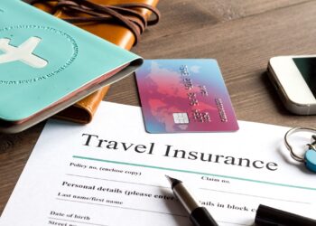 Welche Kreditkarten bieten eine Versicherung für Prämienreisen an?