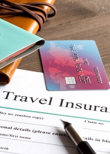 Welche Kreditkarten bieten eine Versicherung für Prämienreisen an?