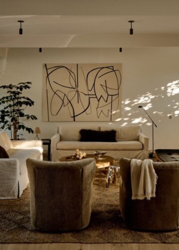 In einem restaurierten Haus von A. Quincy Jones in Brentwood, Kalifornien