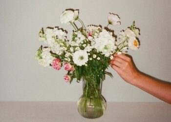 Ich wünsche Ihnen ein liebevolles (langes) Wochenende.