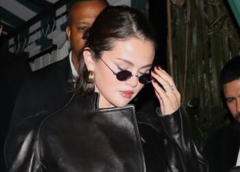 Der veraltete Hosentrend zum Tragen mit klassischen Pumps im Jahr 2026