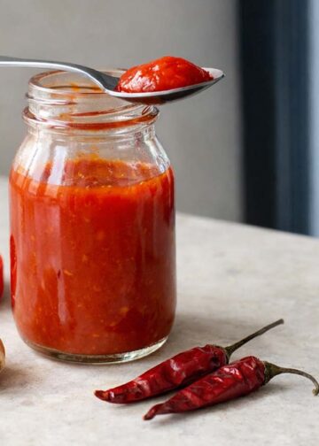 Muss Sriracha gekühlt werden? Vollständiger Speicherleitfaden