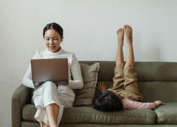 So kehren Sie nach der Kinderzeit zur Arbeit zurück: Ein Leitfaden für die moderne Mutter im Jahr 2026