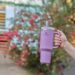 Geschenkidee für Teenager zu Ostern: Stanley Quencher H2.0 Tumbler, 40 oz, nur 22,50 $, plus mehr!