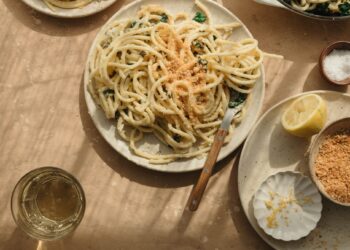 10 einfache Pasta-Rezepte mit 10 Zutaten oder weniger (einfach, lecker)