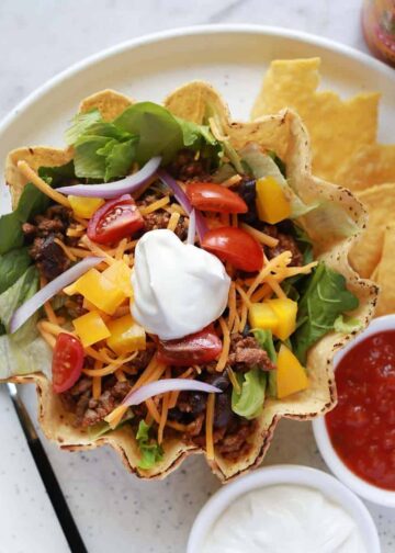 EINFACHER hausgemachter Taco-Salat – eine wunderschöne Sauerei