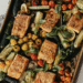 Balsamico-Lachs vom Blech mit Kirschtomaten und Zucchini