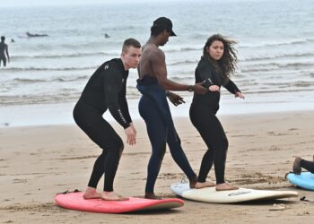 Wie sich Ihr erstes Wellensurfen in Taghazout Bay tatsächlich anfühlt