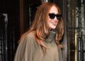 Jennifer Lopez weiß, welche Schuhe sie zu Sommerhosen tragen sollte