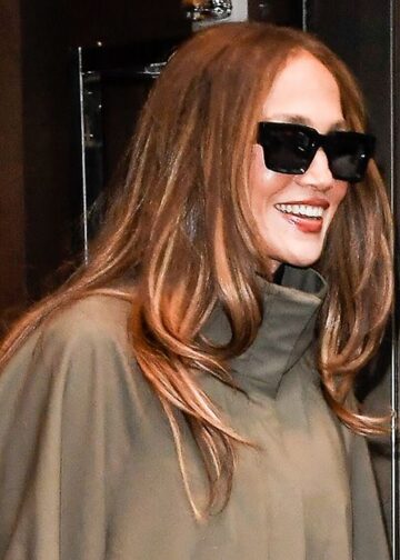Jennifer Lopez weiß, welche Schuhe sie zu Sommerhosen tragen sollte