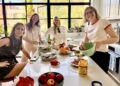 Vier lustige Dinge | Tasse Jo