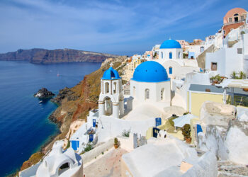 Von Santorini nach Milos mit dem Helikopter Luxurious Island Information