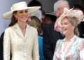 Kate trug den Absatzfarben-Development, der mit Buttergelb am schicksten aussieht