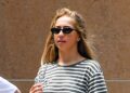 Tate McRae trug die It-T-Shirt-, Denims- und Sandalen-Developments des Jahres 2026