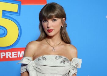 Taylor Swift trug zu Toy Story 5 eine trendige Schuhfarbe