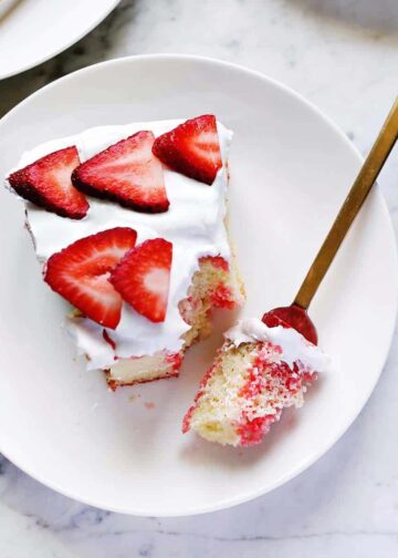Jello Poke Cake – Ein wunderschönes Durcheinander
