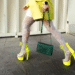 Chloé brachte Jelly Heels auf den Laufsteg. Hier sind 9 Paar, die Sie tatsächlich kaufen können (und 1, das Sie nicht kaufen sollten)