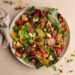 Heirloom-Tomaten-Fattoush-Salat mit knusprigem Halloumi